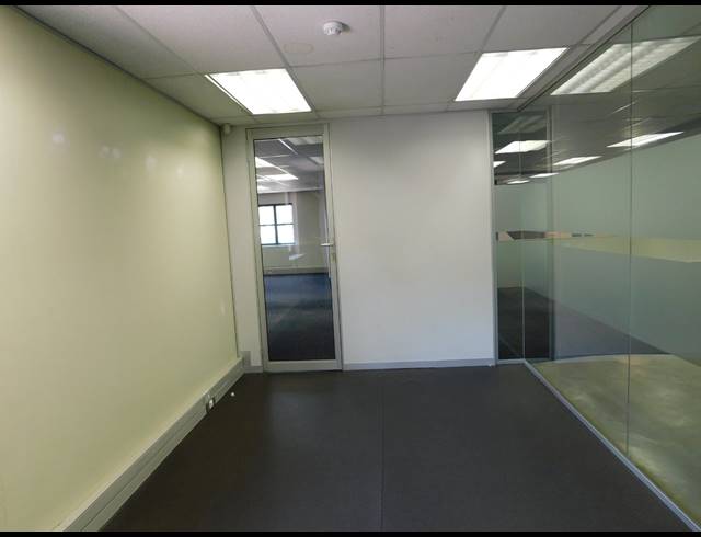 1,083M² OFFICE TO LET IN HYDE PARK